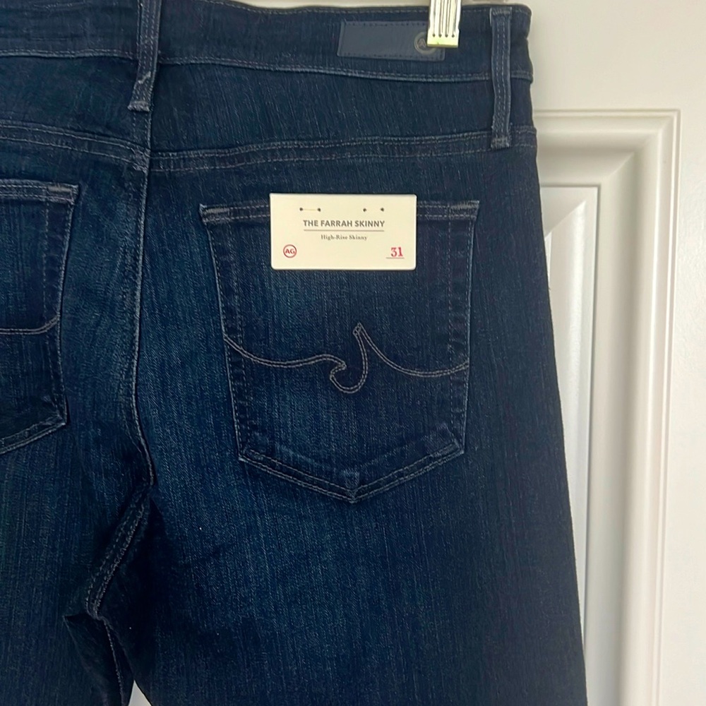 AG brand Farrah skinny jeans in dark blue rinse. NWT size 31